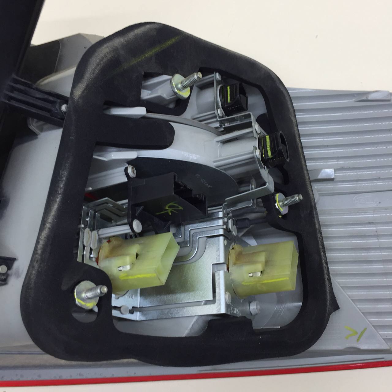 Фонарь задний наружный левый BMW X6 E71 2008-2014