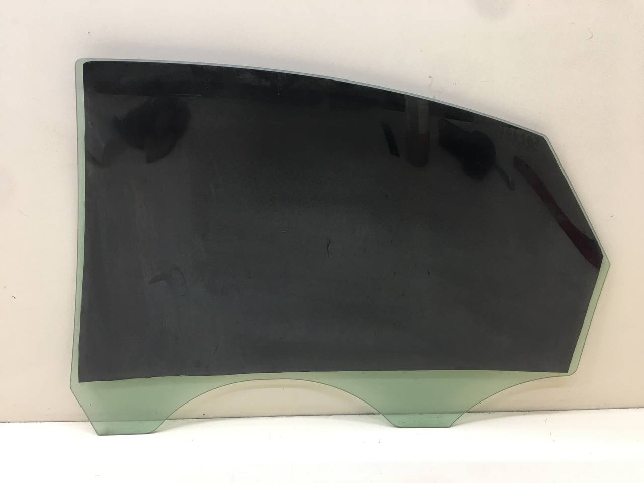 Стекло двери задней правой Volvo S40 (MS) 2004-2012