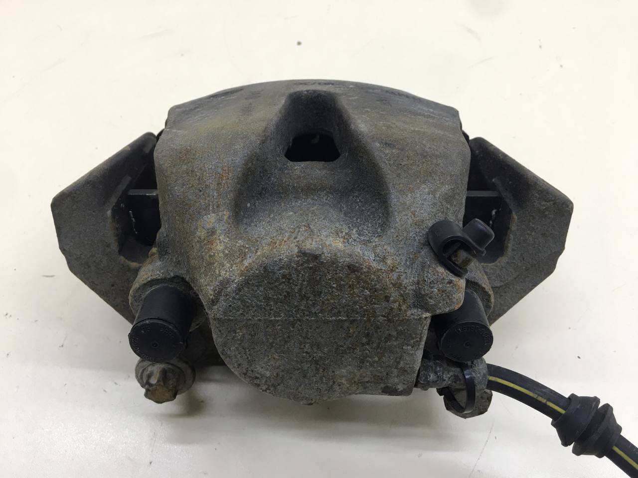 Суппорт передний левый BMW X5 F15/F85 2013-2018