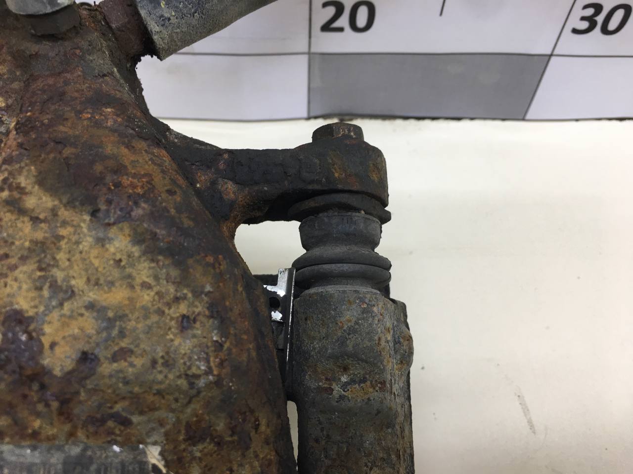 Суппорт передний левый Peugeot 308 2007>