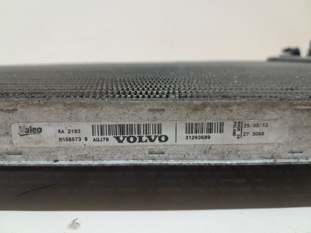 Радиатор охлаждения двигателя Volvo V40 2012-2019