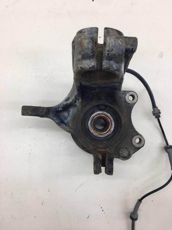 Кулак поворотный передний левый Peugeot 208 2012>