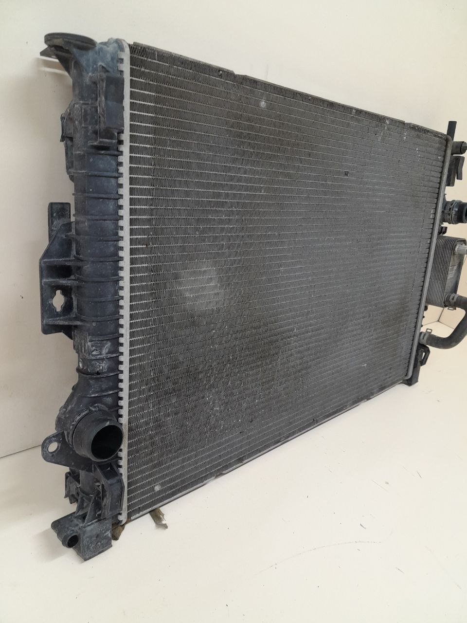 Радиатор охлаждения двигателя Volvo V40 2012-2019