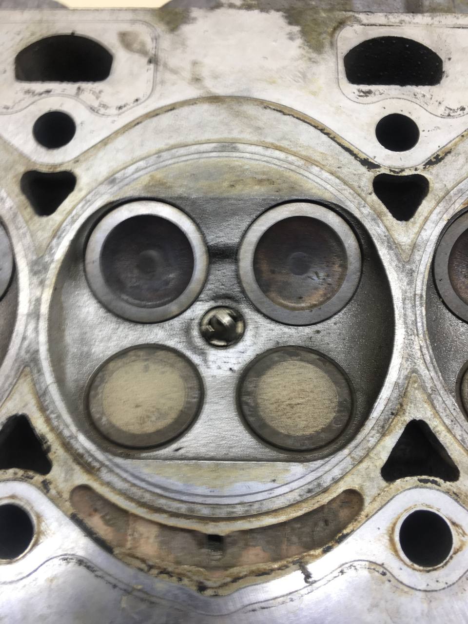 Головка блока цилиндров Peugeot 308 2007>