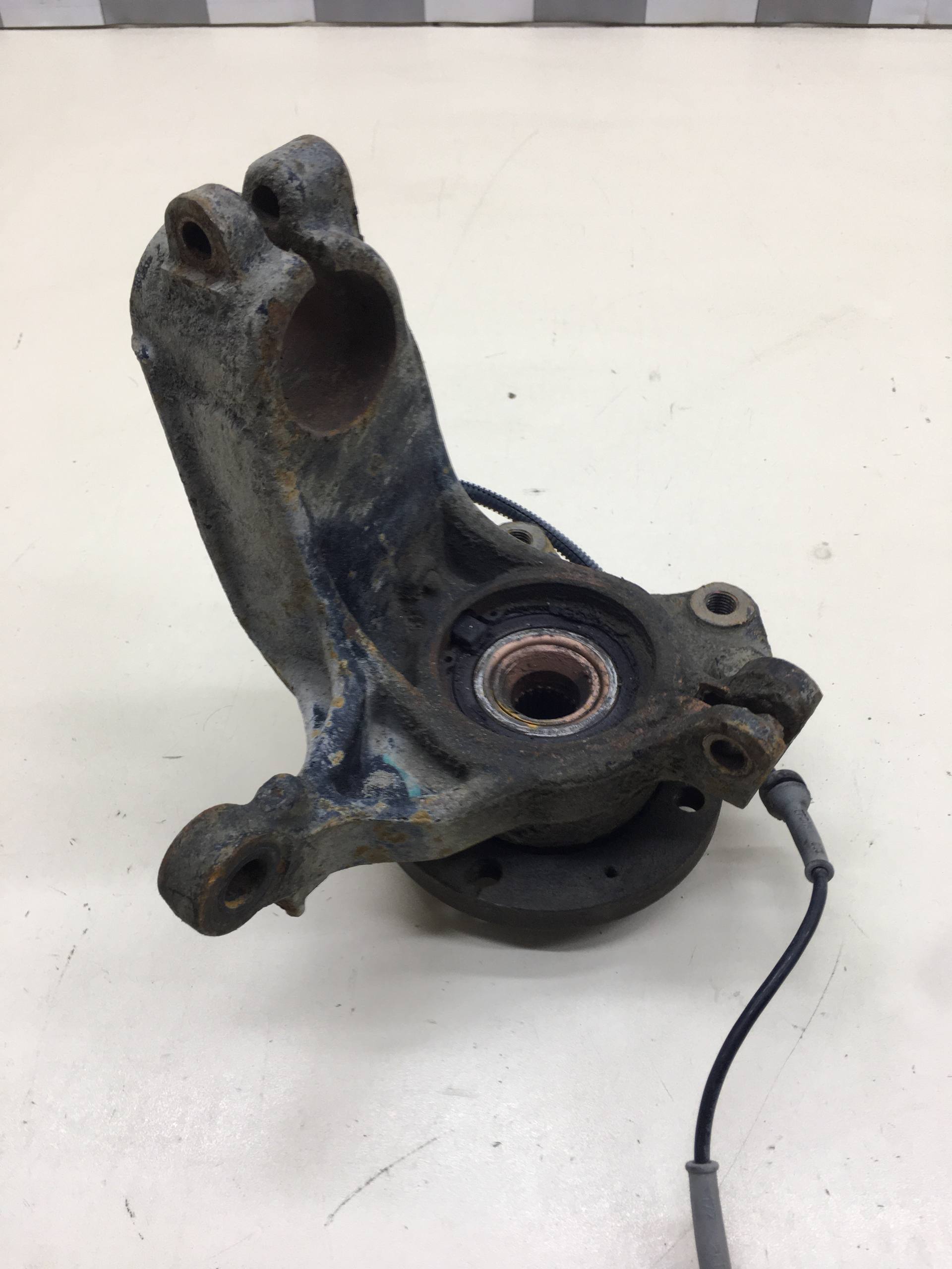 Кулак поворотный передний левый Peugeot 208 2012>