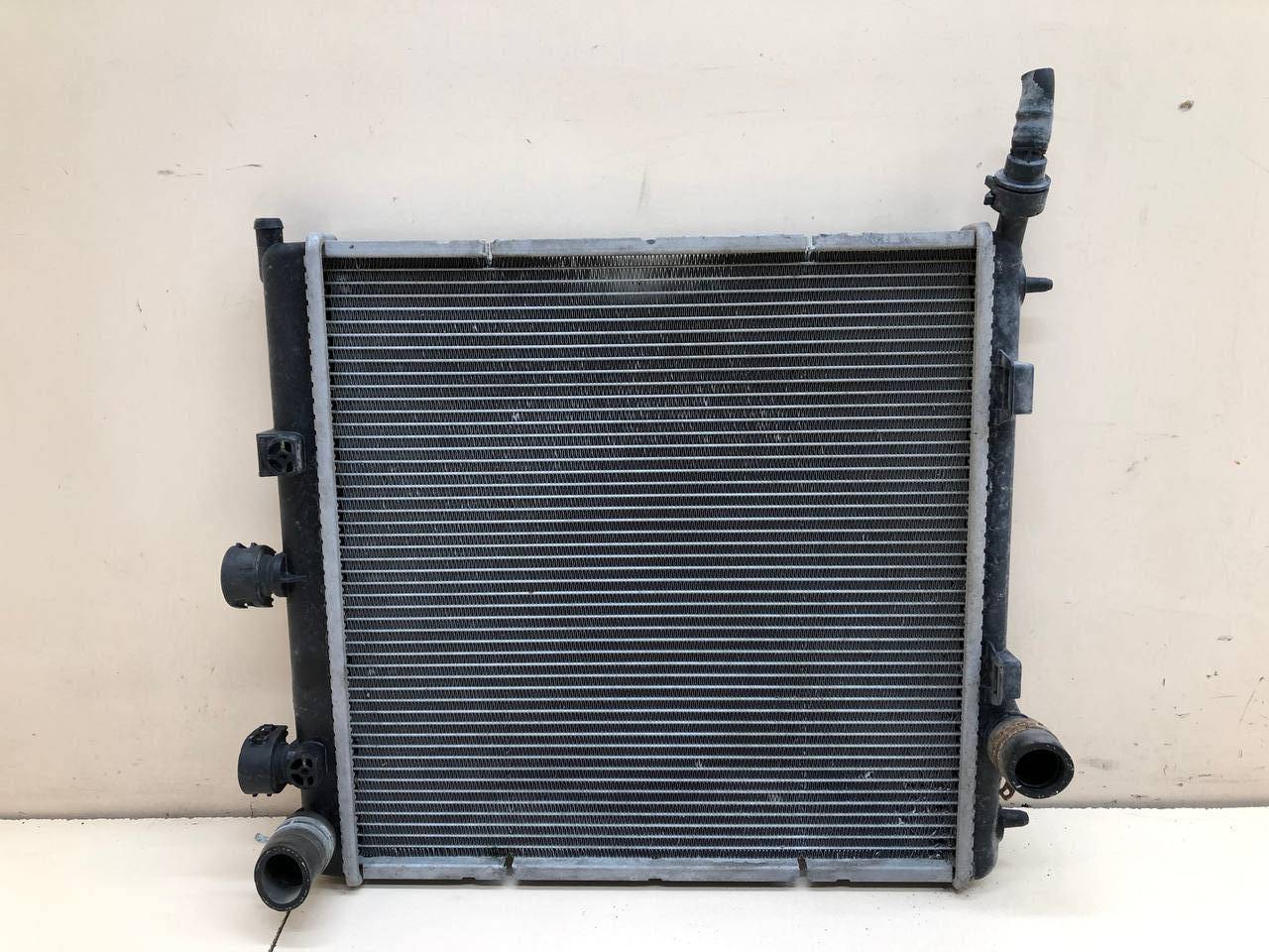 Радиатор охлаждения двигателя Peugeot 207 2006-2013