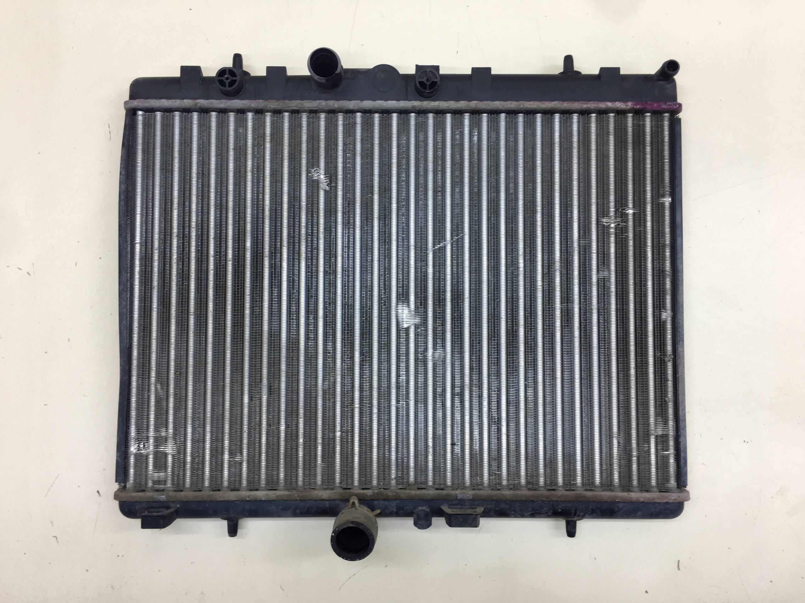 Радиатор охлаждения двигателя Peugeot 208 2012>