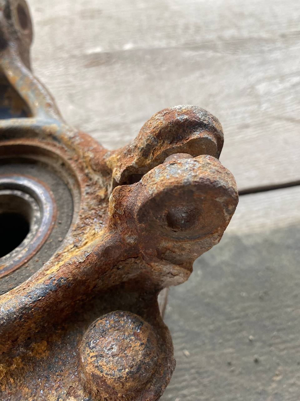 Кулак поворотный передний правый Peugeot 207 2006-2013