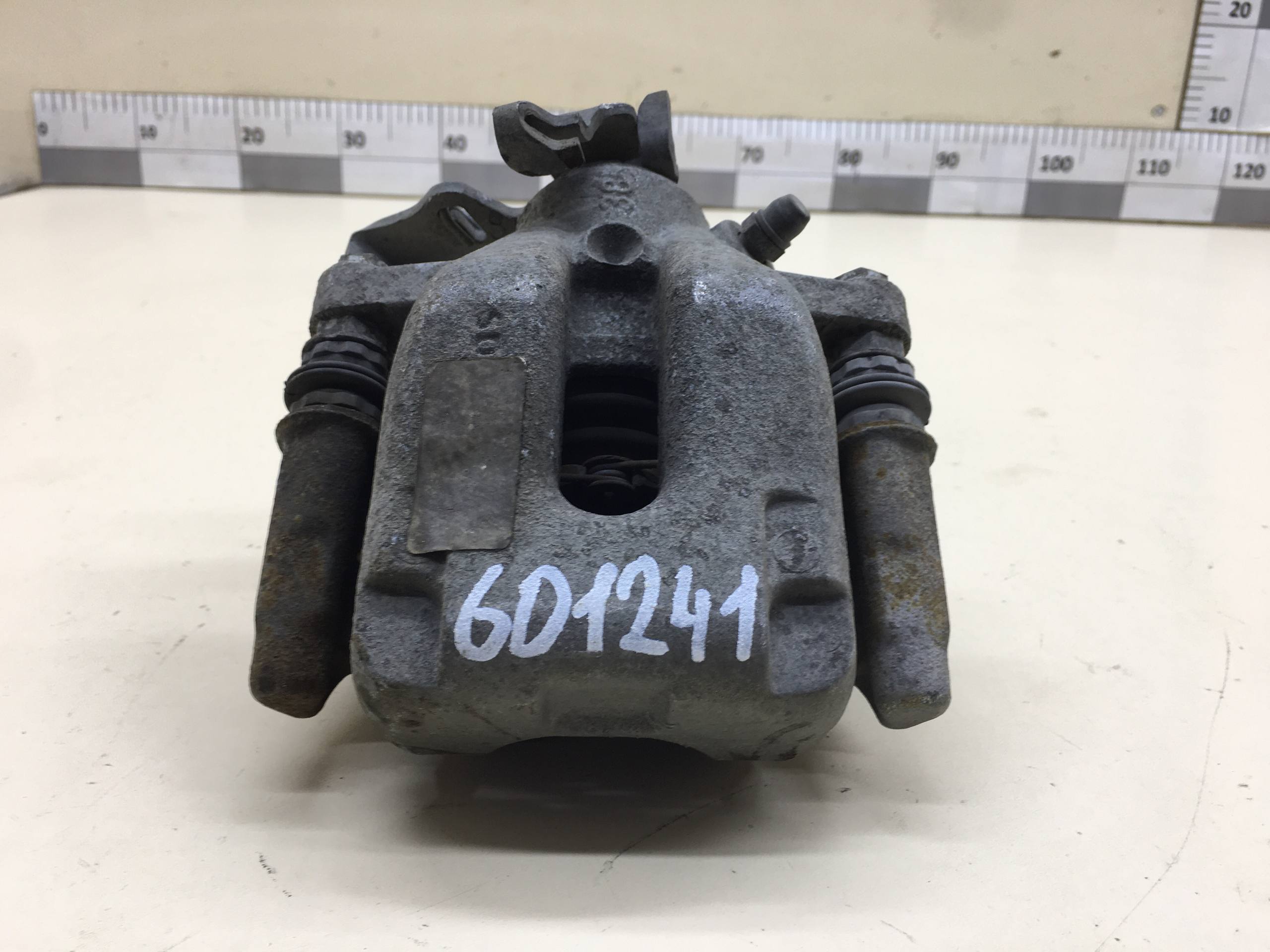 Суппорт задний правый Peugeot 208 2012>