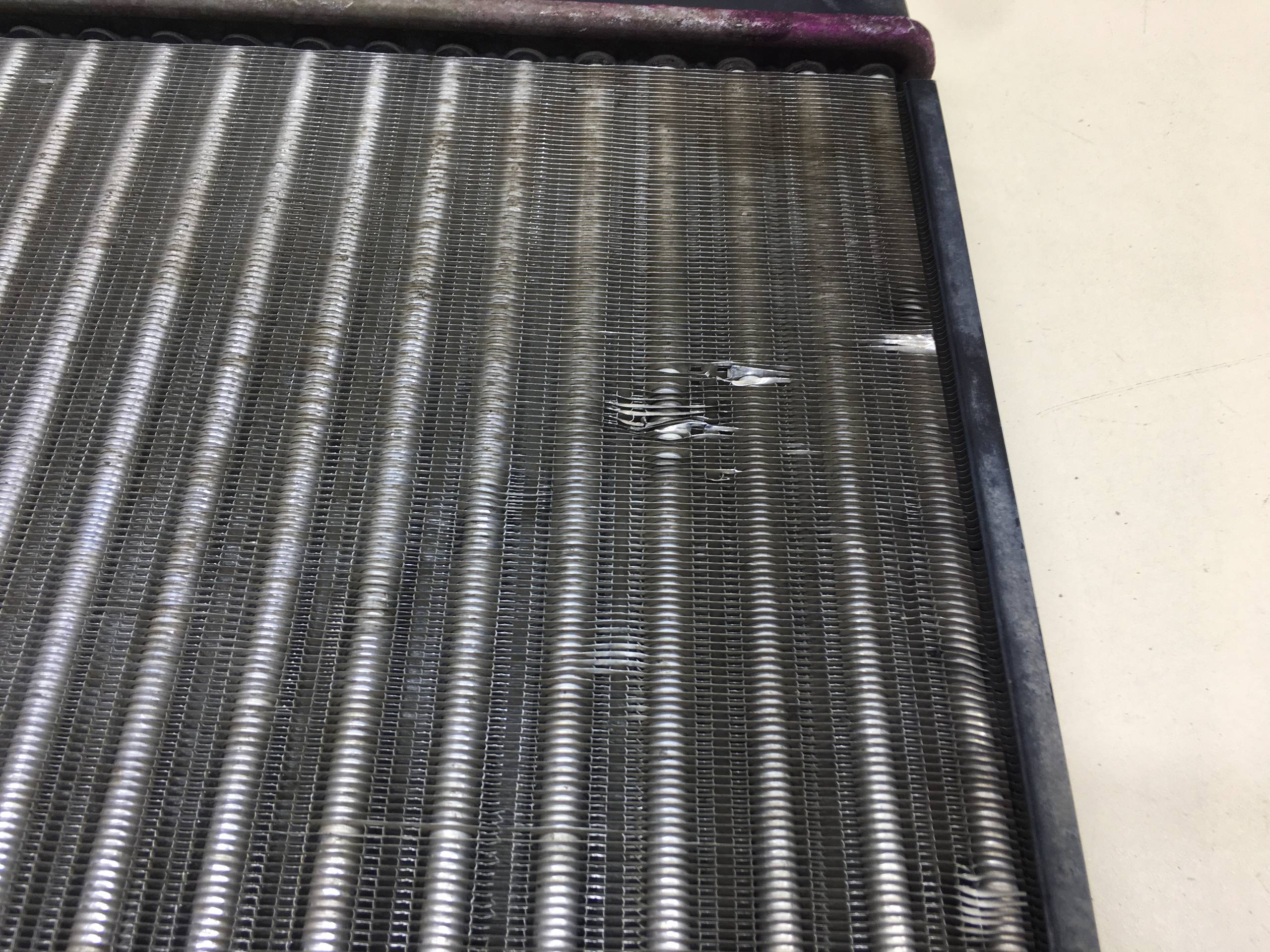 Радиатор охлаждения двигателя Peugeot 208 2012>